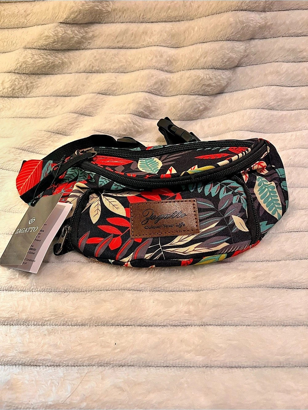 Zagatto RIO Collection Model ZG 894 Floral Crossbody Bag in Black & Red NWT